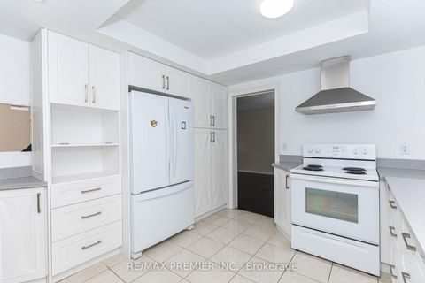 Photo 4 at 3161 Bayview Avenue, Bayview Village, Toronto