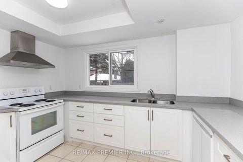 Photo 5 at 3161 Bayview Avenue, Bayview Village, Toronto