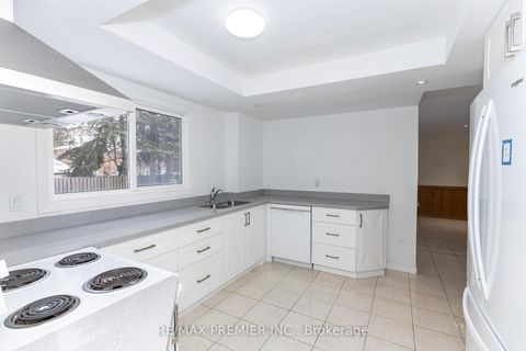 Photo 6 at 3161 Bayview Avenue, Bayview Village, Toronto