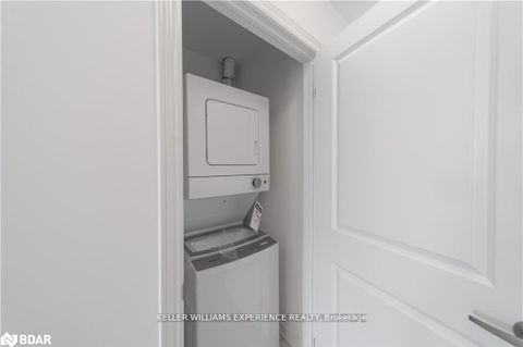 Photo 12 at 47 Pumpkin Corner Crescent, Rural Barrie Southeast, Barrie