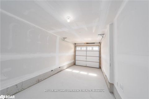 Photo 13 at 47 Pumpkin Corner Crescent, Rural Barrie Southeast, Barrie