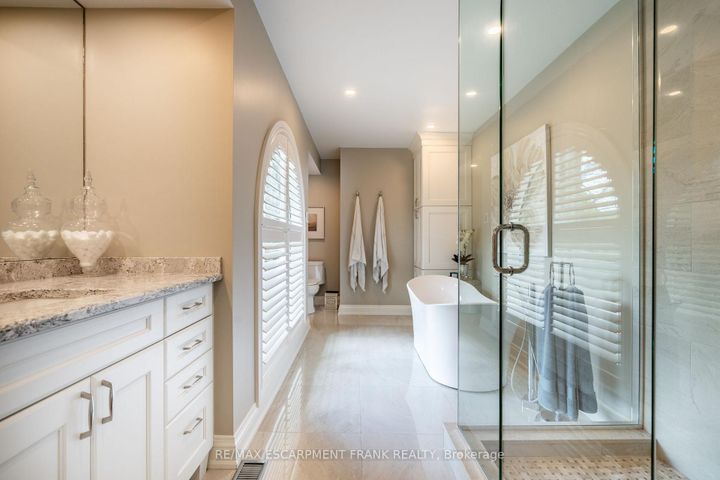 Photo 31 at 45 Peppertree Crescent, Ancaster, Hamilton