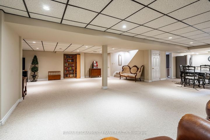 Photo 37 at 45 Peppertree Crescent, Ancaster, Hamilton