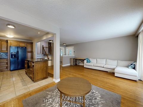 Photo 4 at 54 Manorglen Crescent, Malvern West, Toronto