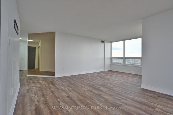 Photo 7 at 1901 - 8 Lisa Street, Queen Street Corridor, Brampton