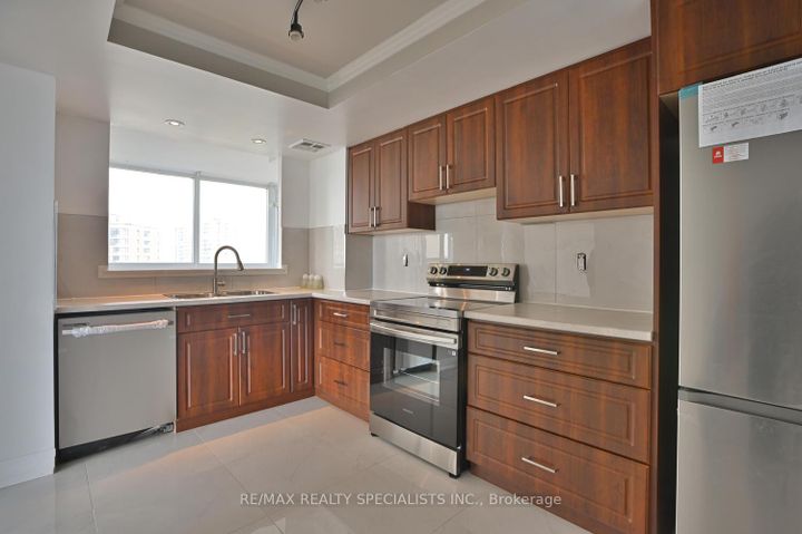 Photo 14 at 1901 - 8 Lisa Street, Queen Street Corridor, Brampton