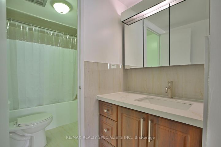 Photo 21 at 1901 - 8 Lisa Street, Queen Street Corridor, Brampton