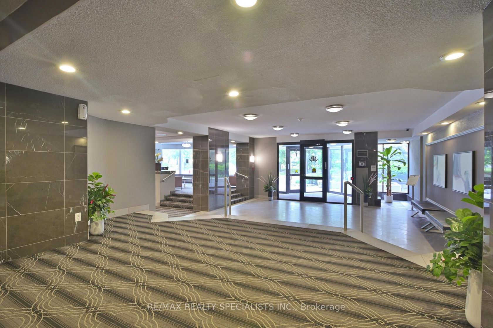 1901 - 8 Lisa Street, Queen Street Corridor, Brampton 2