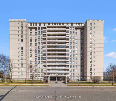 Photo 2 at 702 - 130 Neptune Drive, Lawrence, Toronto