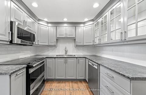 Photo 5 at 702 - 130 Neptune Drive, Lawrence, Toronto