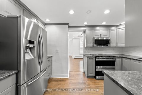 Photo 7 at 702 - 130 Neptune Drive, Lawrence, Toronto