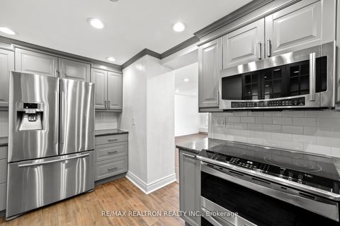 Photo 8 at 702 - 130 Neptune Drive, Lawrence, Toronto