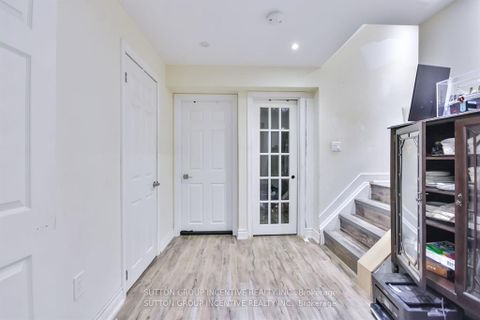 Photo 11 at 52 Elmbrook Drive, 400 West, Barrie