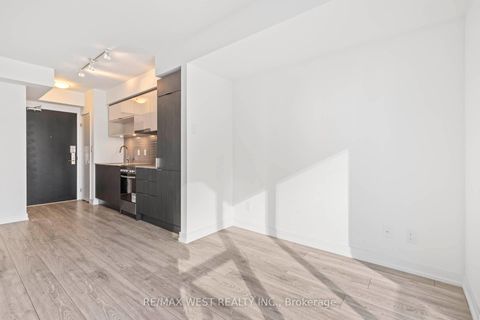 Photo 4 at 1010 - 159 Wellesley Street E, South St. James Town, Toronto