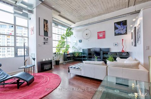 Photo 4 at 217 - 637 Lake Shore Boulevard W, Niagara, Toronto