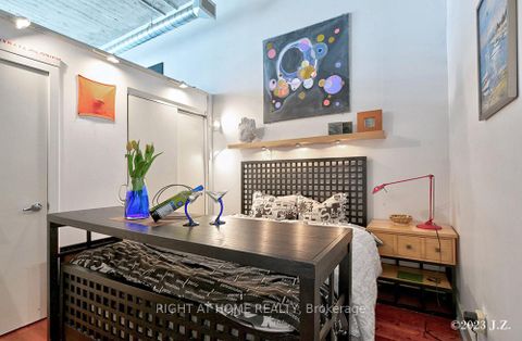 Photo 7 at 217 - 637 Lake Shore Boulevard W, Niagara, Toronto