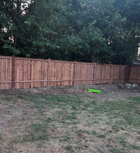 Photo 2 at 18 Courton Drive, Maryvale, Toronto