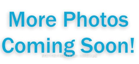 Photo 4 at 18 Courton Drive, Maryvale, Toronto