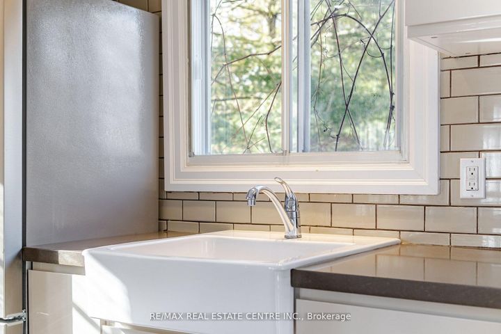 Photo 4 at 174 Victoria Street, Bram West, Brampton