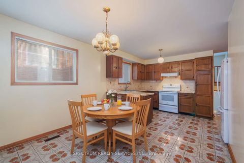 Photo 14 at 27 Clubhouse Court, Jane Heights, Toronto