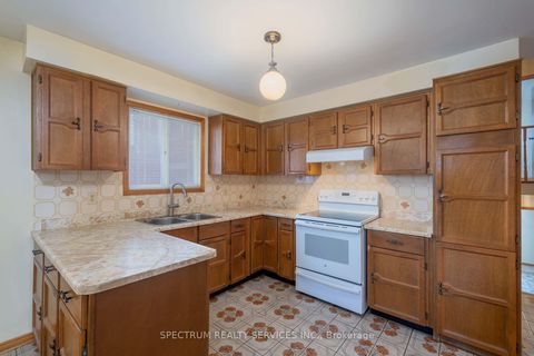 Photo 16 at 27 Clubhouse Court, Jane Heights, Toronto