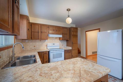 Photo 18 at 27 Clubhouse Court, Jane Heights, Toronto