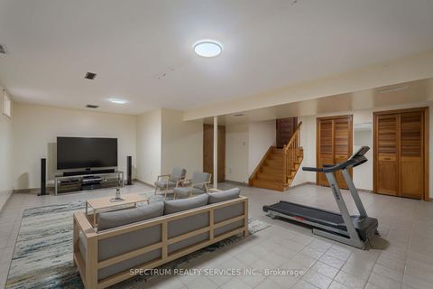 Photo 33 at 27 Clubhouse Court, Jane Heights, Toronto