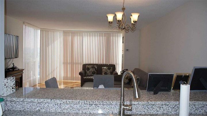 Photo 10 at 801 - 1500 Grazia Court, Rathwood, Mississauga