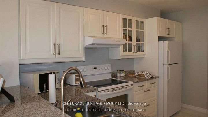 Photo 11 at 801 - 1500 Grazia Court, Rathwood, Mississauga