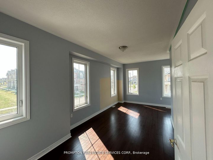 Photo 8 at 1 Fresnel Road, Northwest Brampton, Brampton