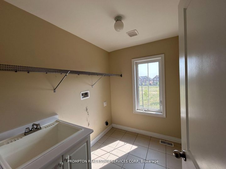 Photo 23 at 1 Fresnel Road, Northwest Brampton, Brampton