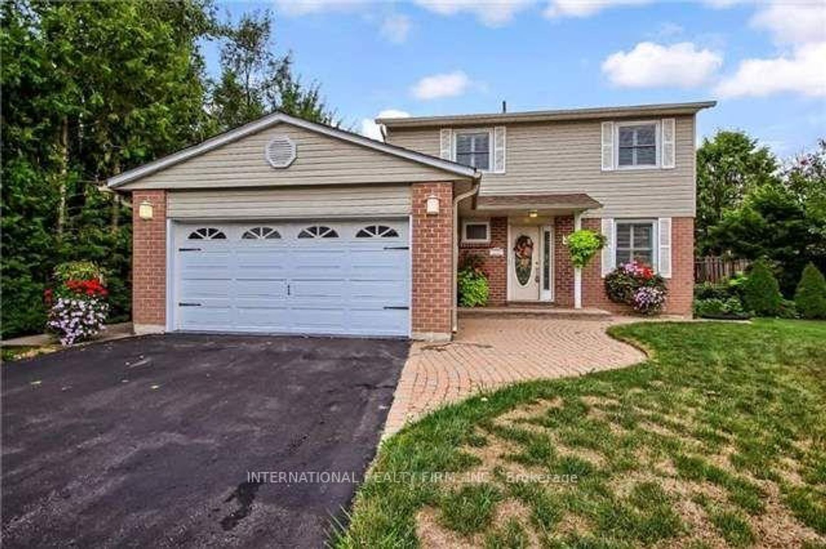 333 Dixon Boulevard, Central Newmarket, Newmarket photo number 2