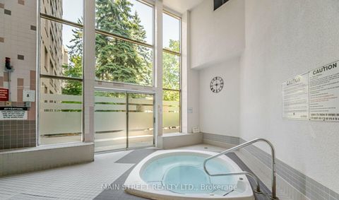 Photo 7 at 314 - 326 Major Mackenzie Drive E, Crosby, Richmond Hill