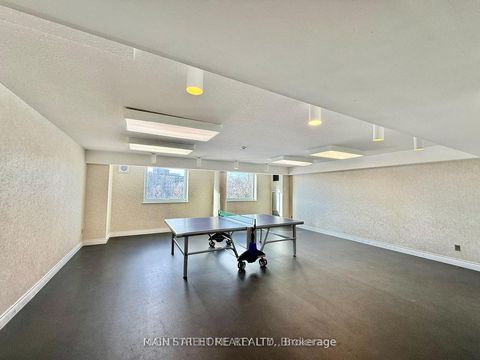 Photo 10 at 314 - 326 Major Mackenzie Drive E, Crosby, Richmond Hill