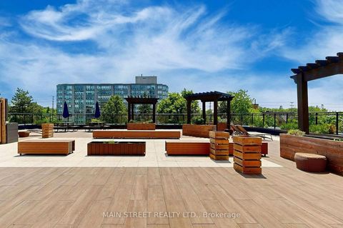 Photo 11 at 314 - 326 Major Mackenzie Drive E, Crosby, Richmond Hill