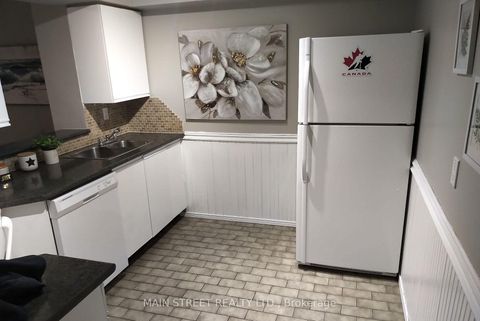 Photo 12 at 314 - 326 Major Mackenzie Drive E, Crosby, Richmond Hill