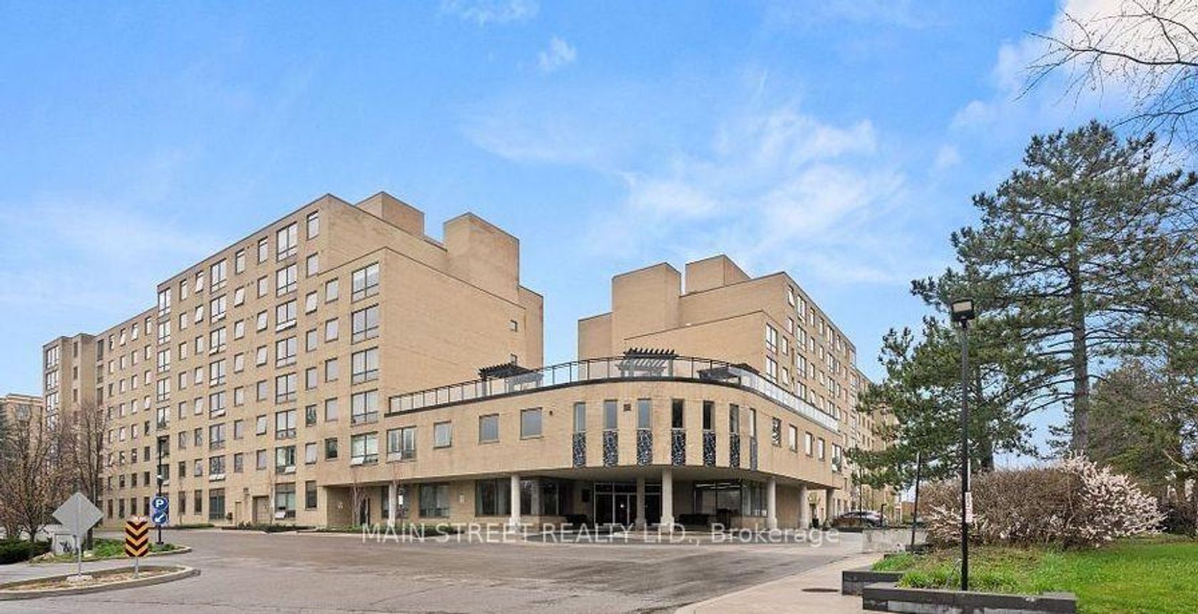 314 - 326 Major Mackenzie Drive E, Crosby, Richmond Hill photo number 2