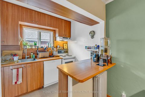 Photo 13 at 51 Claxton Boulevard, Cedarvale, Toronto