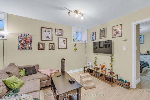 Photo 23 at 51 Claxton Boulevard, Cedarvale, Toronto