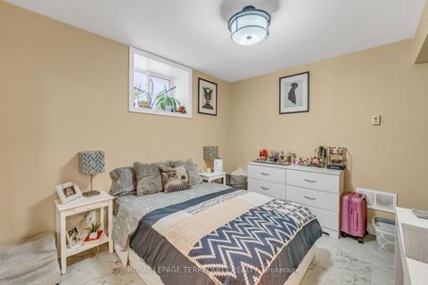 Photo 26 at 51 Claxton Boulevard, Cedarvale, Toronto