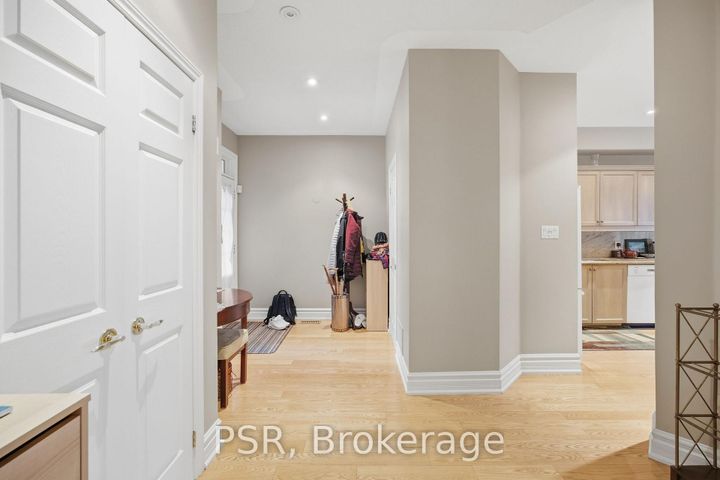 Photo 6 at 35 - 2000 The Collegeway, Erin Mills, Mississauga