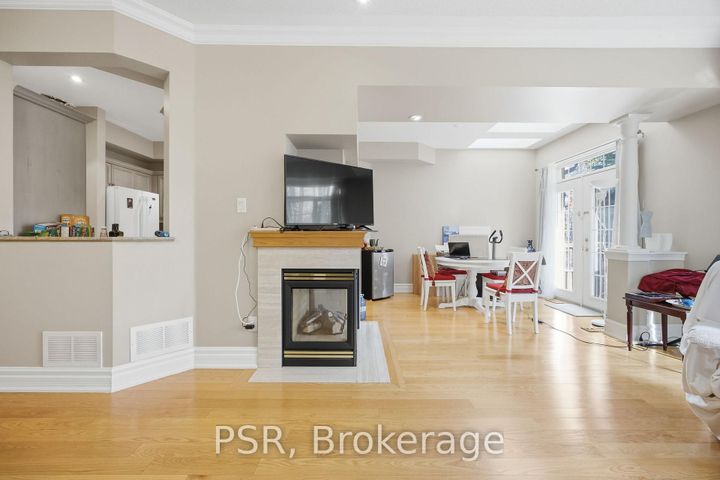 Photo 11 at 35 - 2000 The Collegeway, Erin Mills, Mississauga