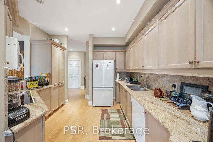 Photo 14 at 35 - 2000 The Collegeway, Erin Mills, Mississauga