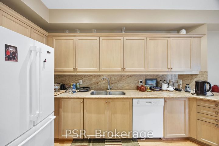 Photo 15 at 35 - 2000 The Collegeway, Erin Mills, Mississauga