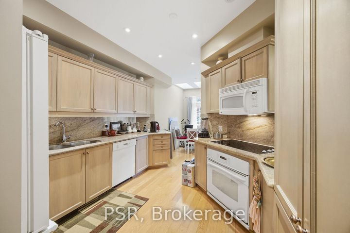 Photo 16 at 35 - 2000 The Collegeway, Erin Mills, Mississauga