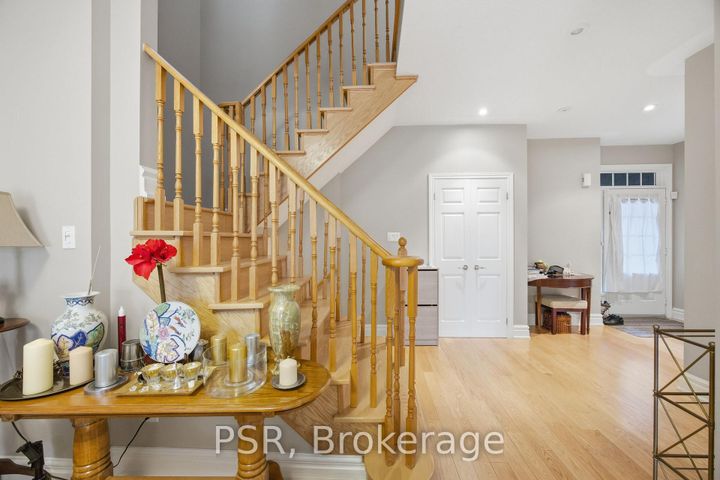 Photo 17 at 35 - 2000 The Collegeway, Erin Mills, Mississauga