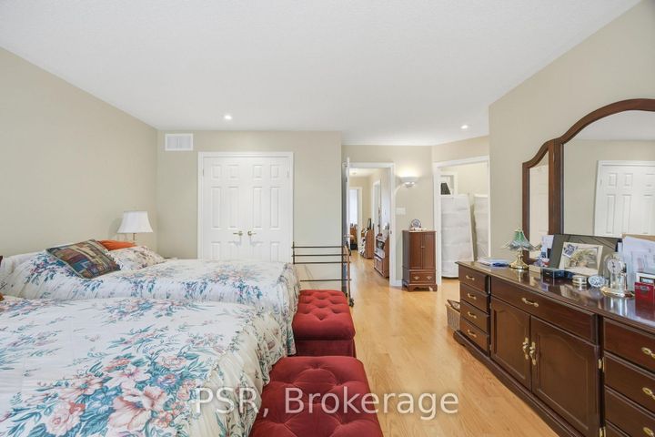 Photo 20 at 35 - 2000 The Collegeway, Erin Mills, Mississauga