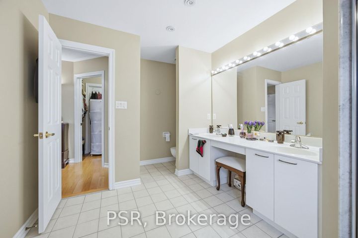 Photo 23 at 35 - 2000 The Collegeway, Erin Mills, Mississauga