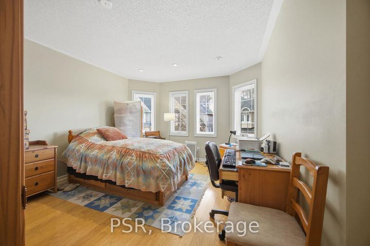 Photo 24 at 35 - 2000 The Collegeway, Erin Mills, Mississauga