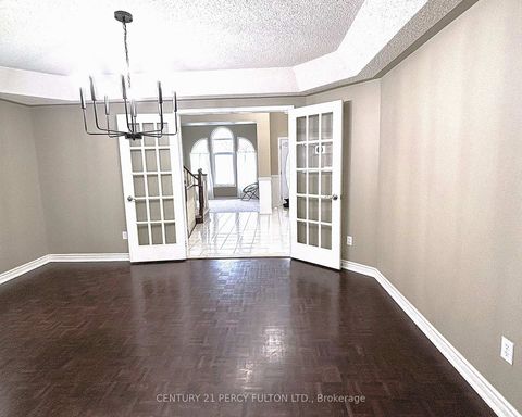Photo 9 at 54 Cityview Circle, Holly, Barrie